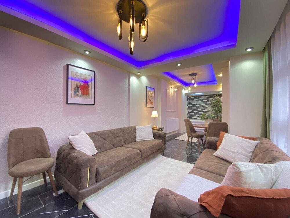 Refreshing Duplex Flat with Jacuzzi in Sisli