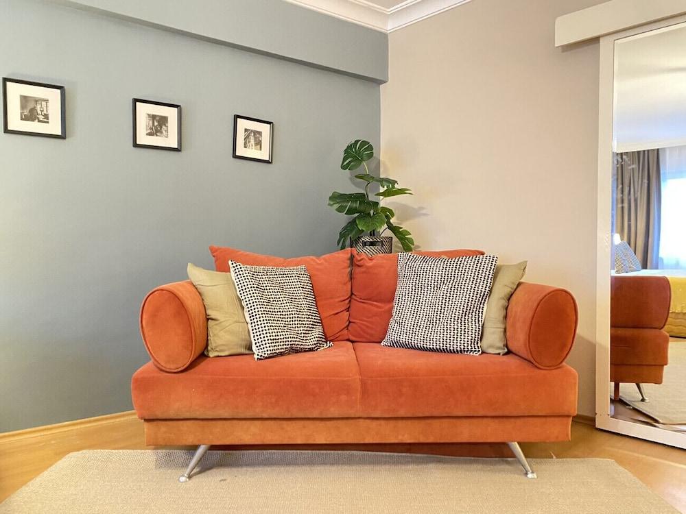 Missafir Sleek Flat in Nisantasi with Terrace 2