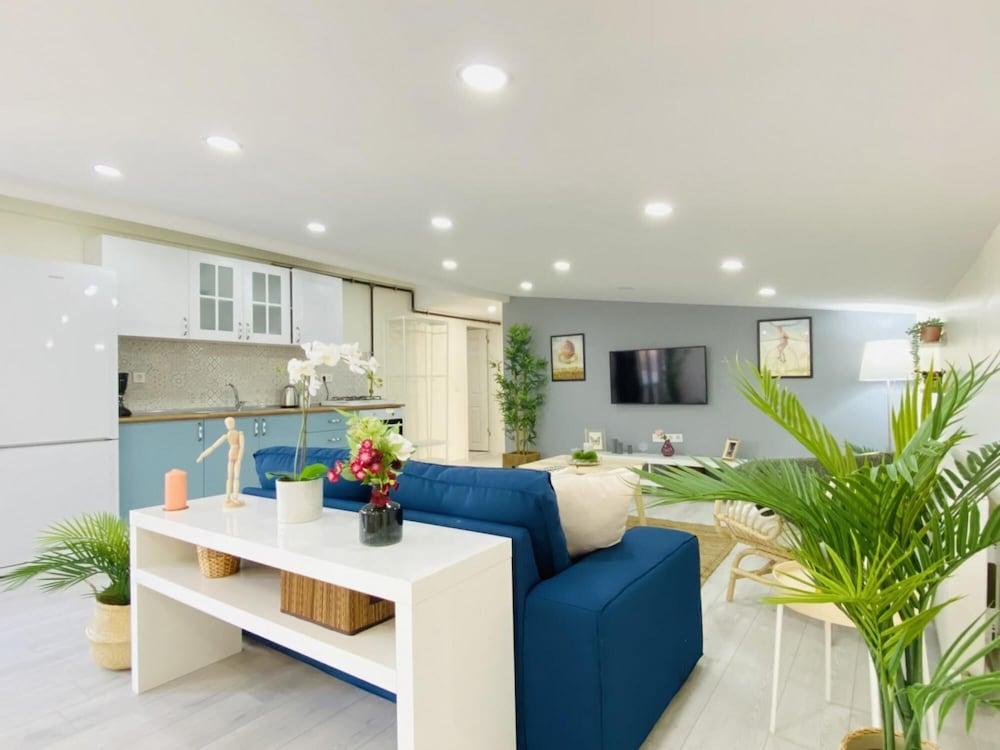 Missafir Exquisite Flat with Terrace in Nisantasi