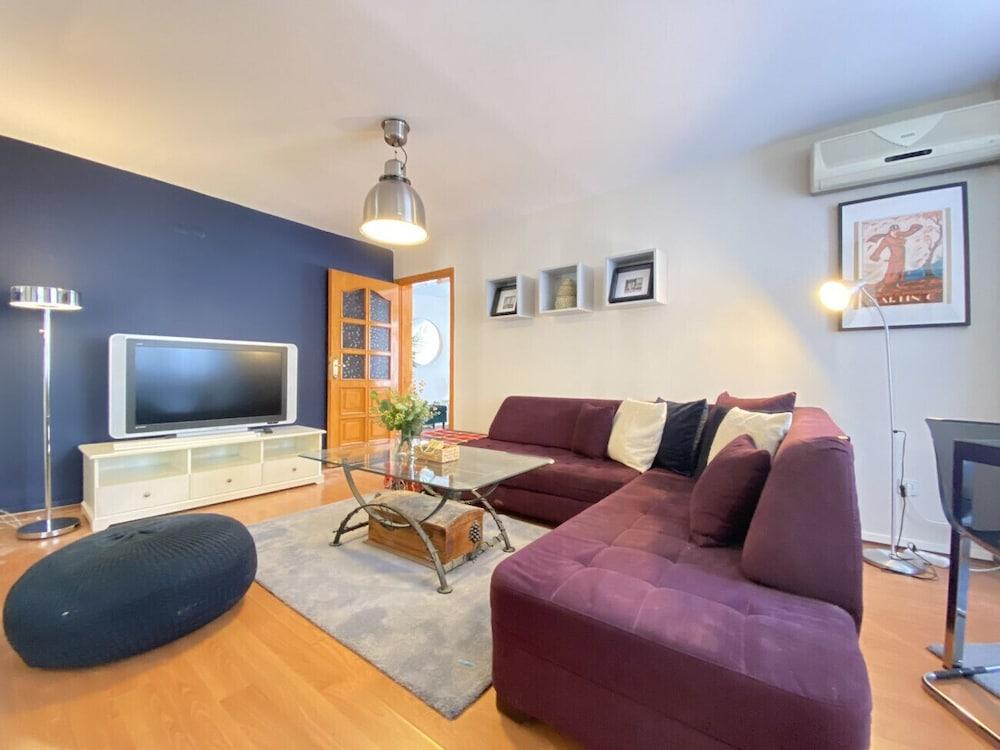 Central Flat with Balcony And Terrace in Sisli