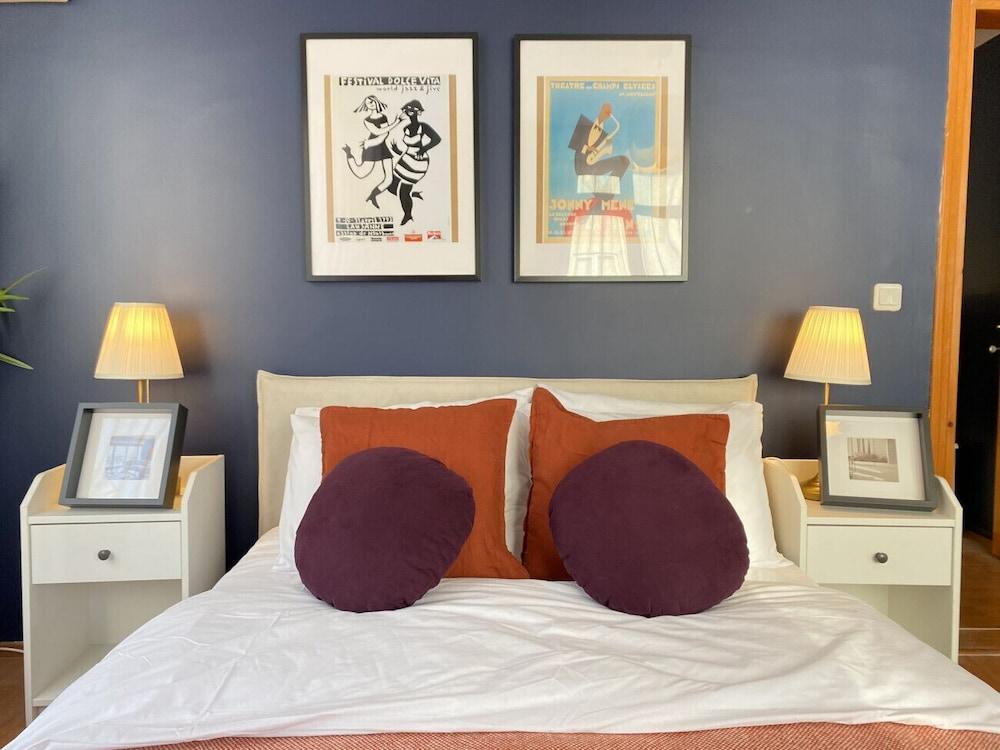 Central Flat with Balcony And Terrace in Sisli 2