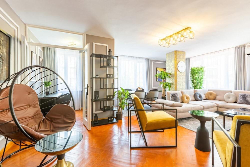 Flat with Excellent Location in Nisantasi 2