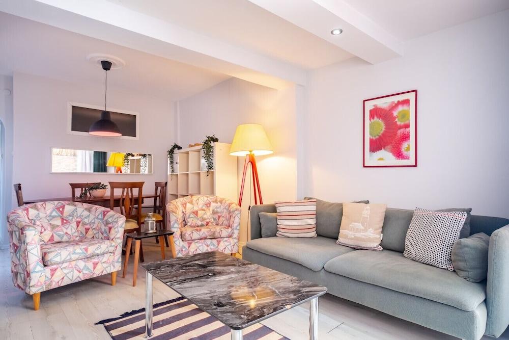 Central Flat Close To Shopping Malls in Sisli 1