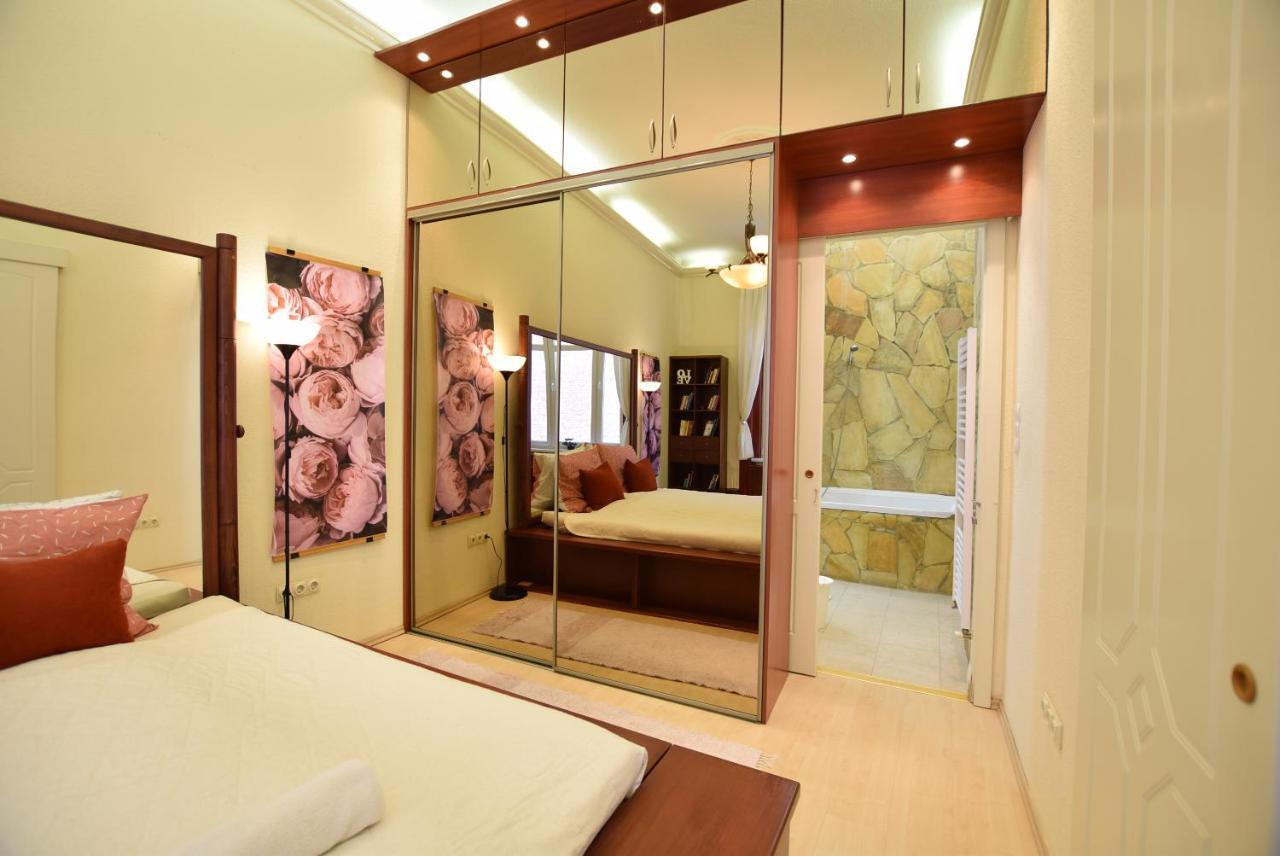 Ultra Central Apartment at Synagogue 2