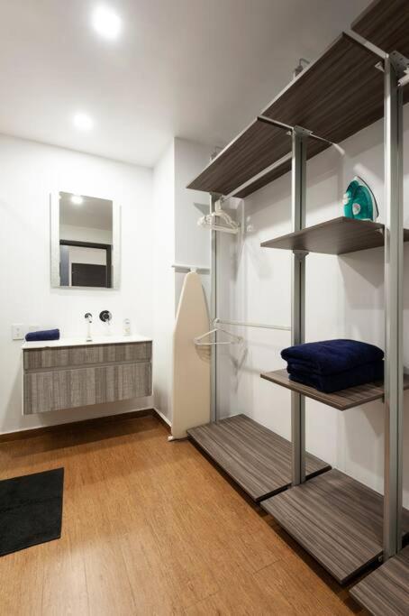 600 Sq Ft in Trendy Area, 150 Bps Fiber Optic 1