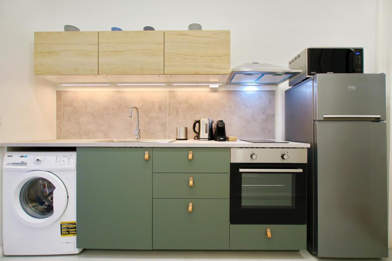 Pau Stylish Studios in the Heart of Budapest 1