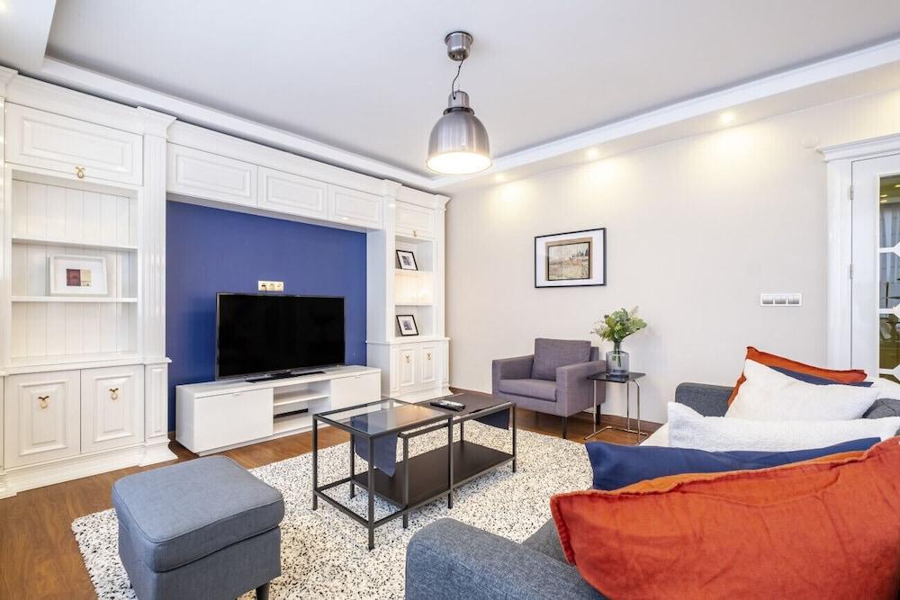 Captivating Flat with Balcony Near Besiktas Pier