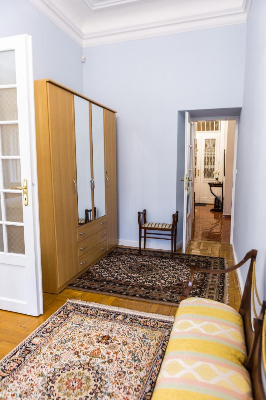 Luxury Downtown 3 Bedroom Apartment by Synagoge with Beautiful View 2