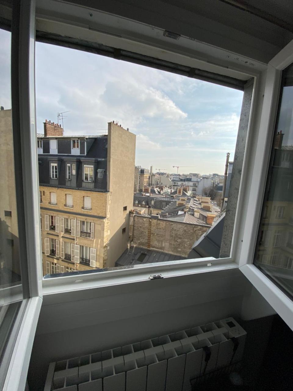 Studio Neuf Champs-Elysees 1