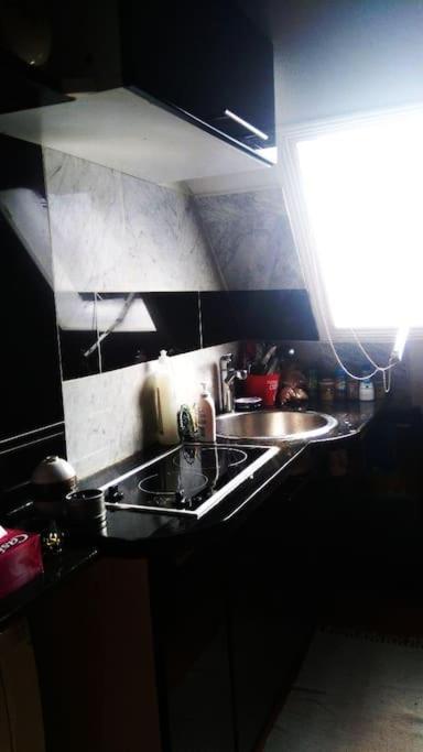 Studette Tout Equipee Pour 1 Pers- 8 Eme Arr Paris (Adults Only) 1