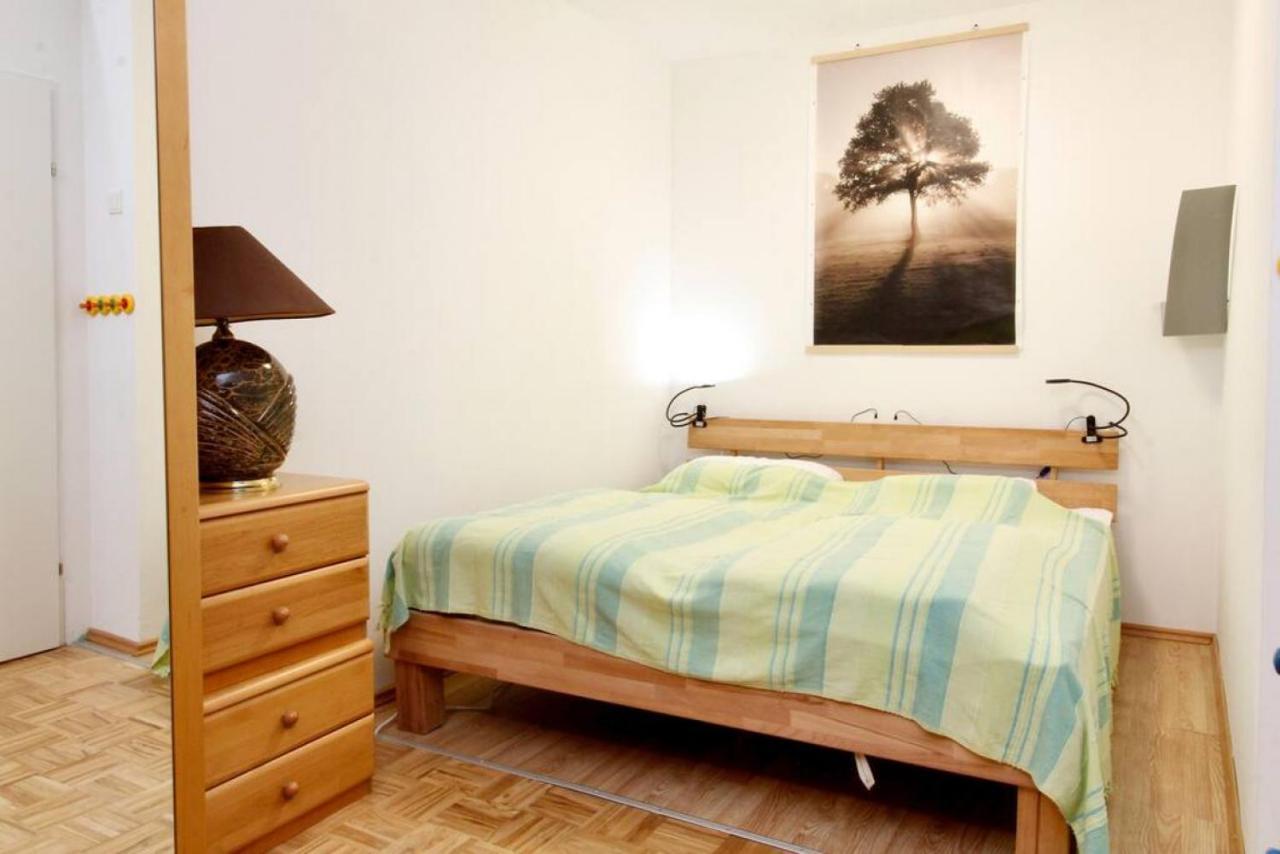 Grosse Balkonwohnung Bei Uno City (Adults Only) 2