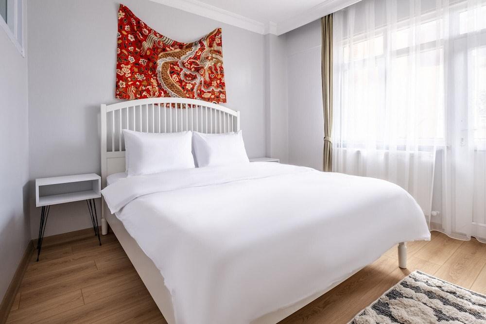 Colorful And Central Flat with Balcony in Besiktas 1