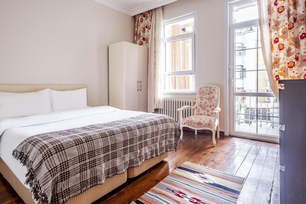 Centrally Located Apartment with Balcony in Sisli 2