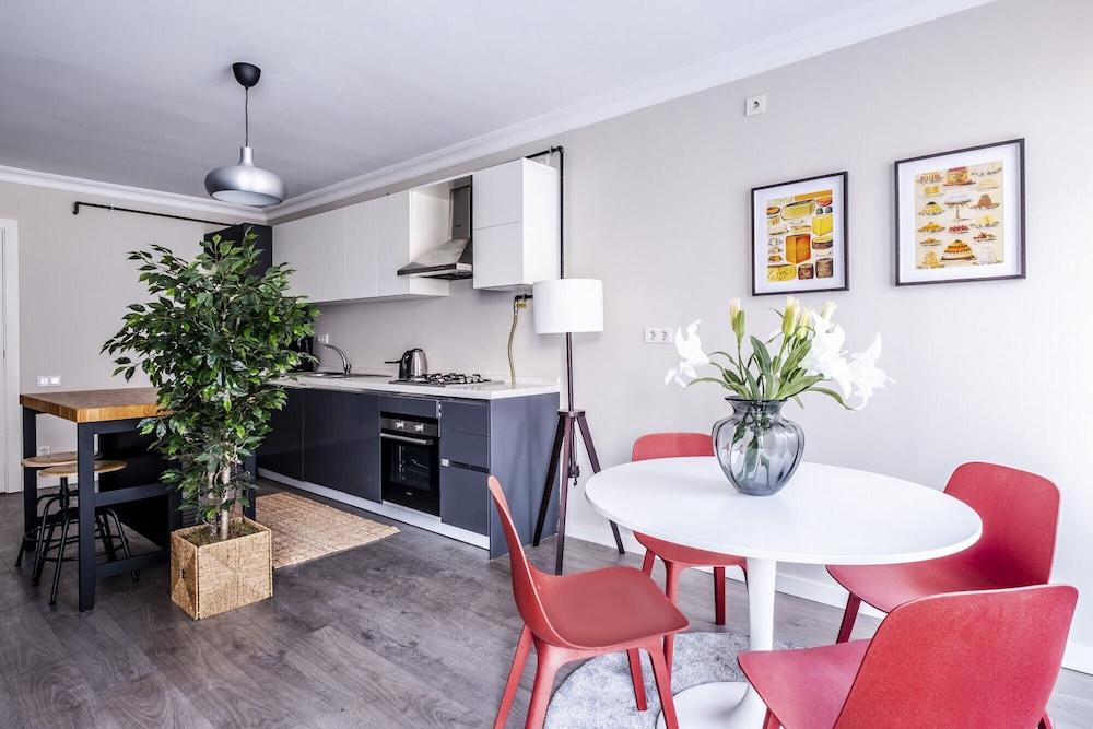 Central Flat with Sleek Interior in Sisli