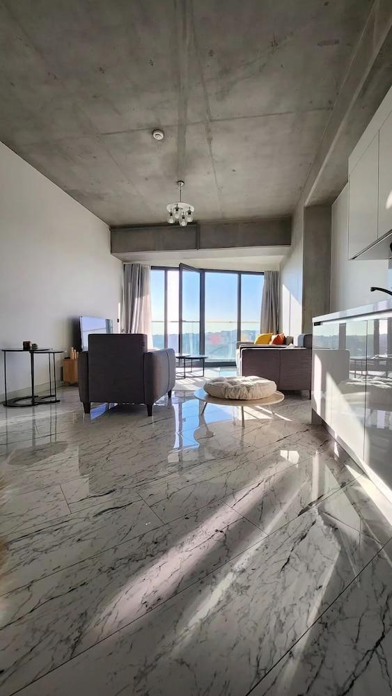 Modern 2bed Condo in Luxurious Building 1