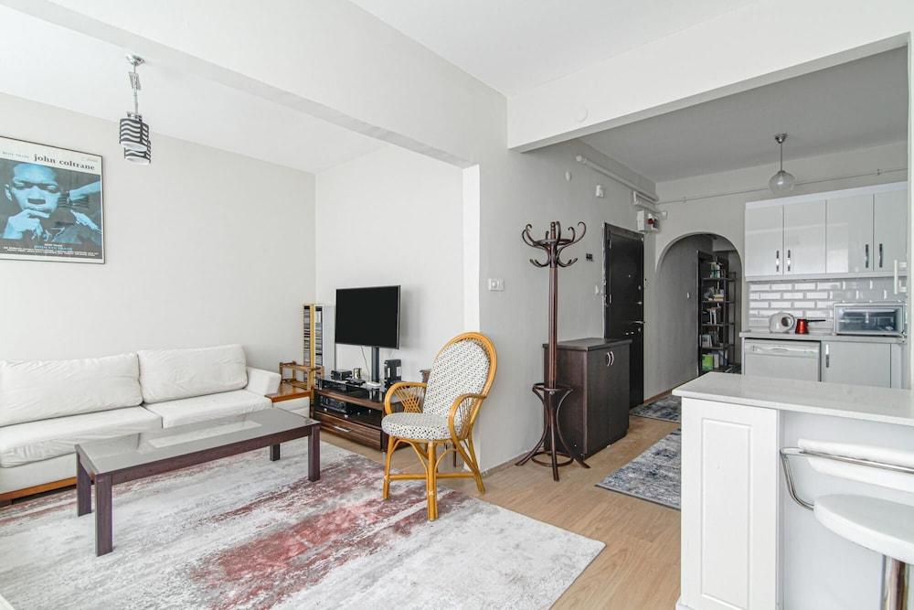 Fully Furnished Stylishly Designed Flat in Sisli 1