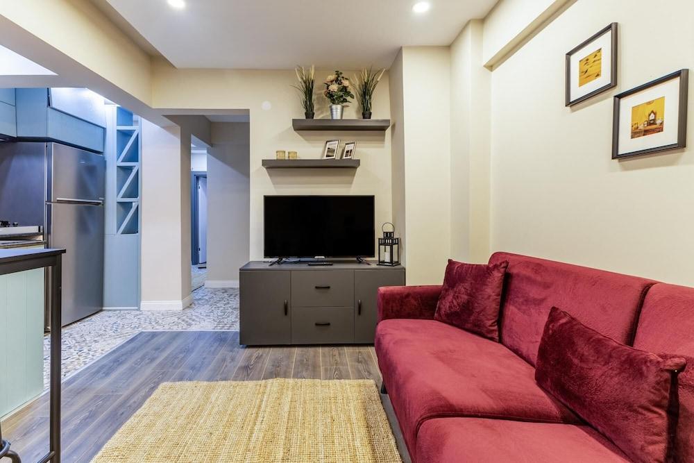 Cozy And Compact Flat in Central Sisli 1