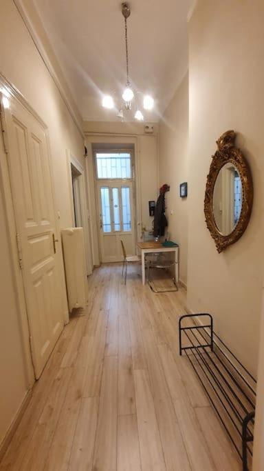 Wesseleny Apartment Near Synagogue with AC After Renovation 2