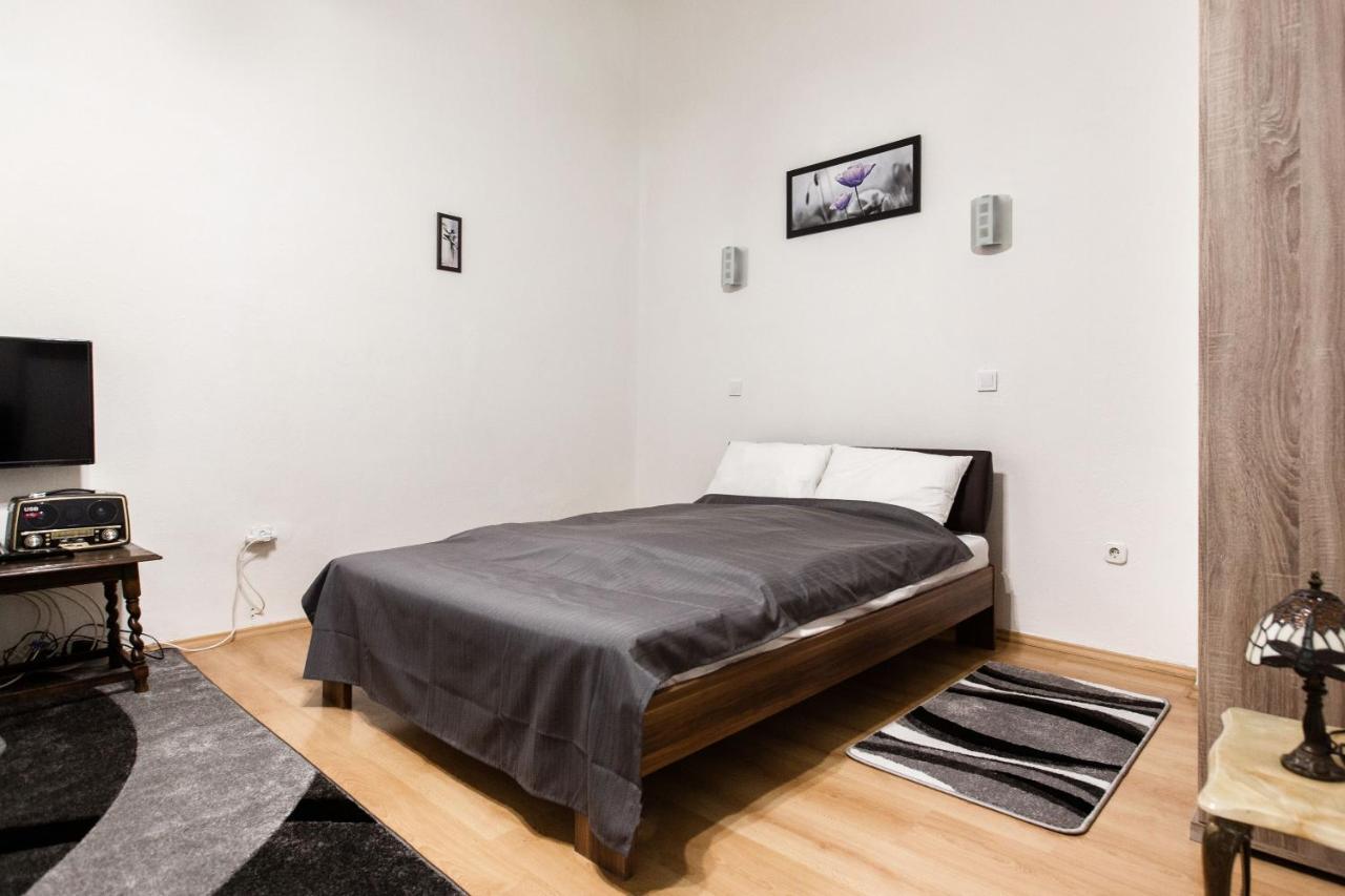 W2 Synagogue Apartment 1