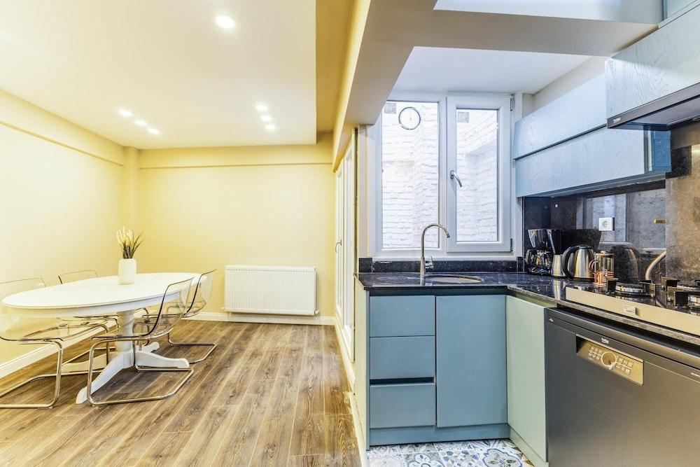 Central And Compact Flat with Terrace in Sisli 2