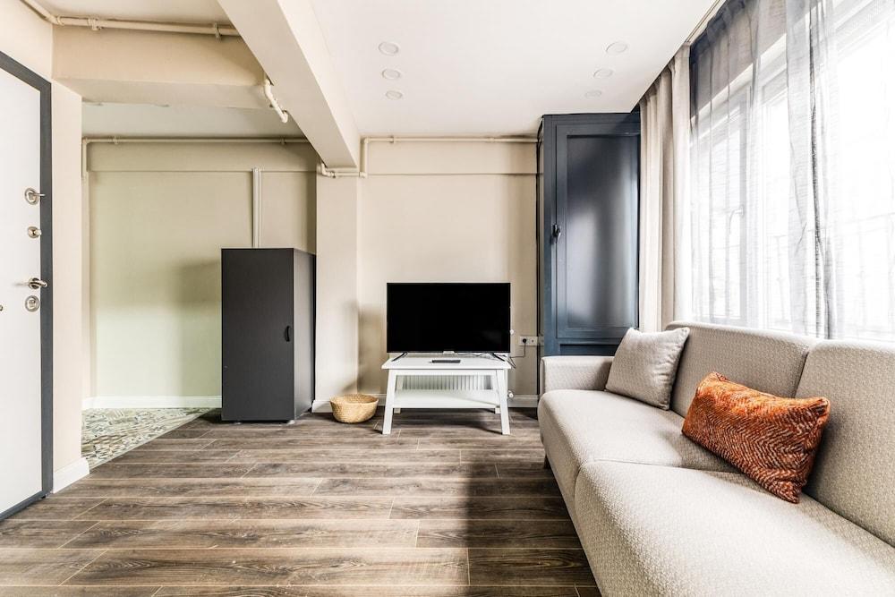 Central And Compact Flat with Terrace in Sisli 1