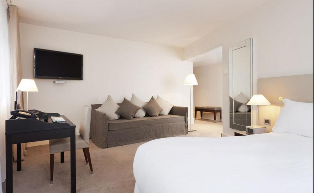 La Maison Champs Elysees 1