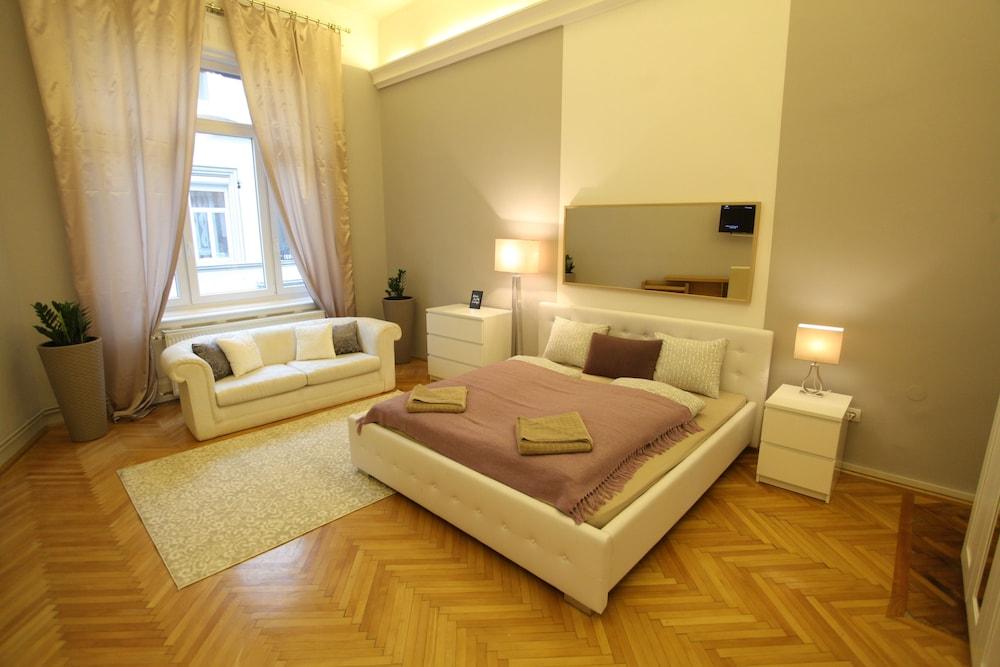 Dfive Apartments - Zichy