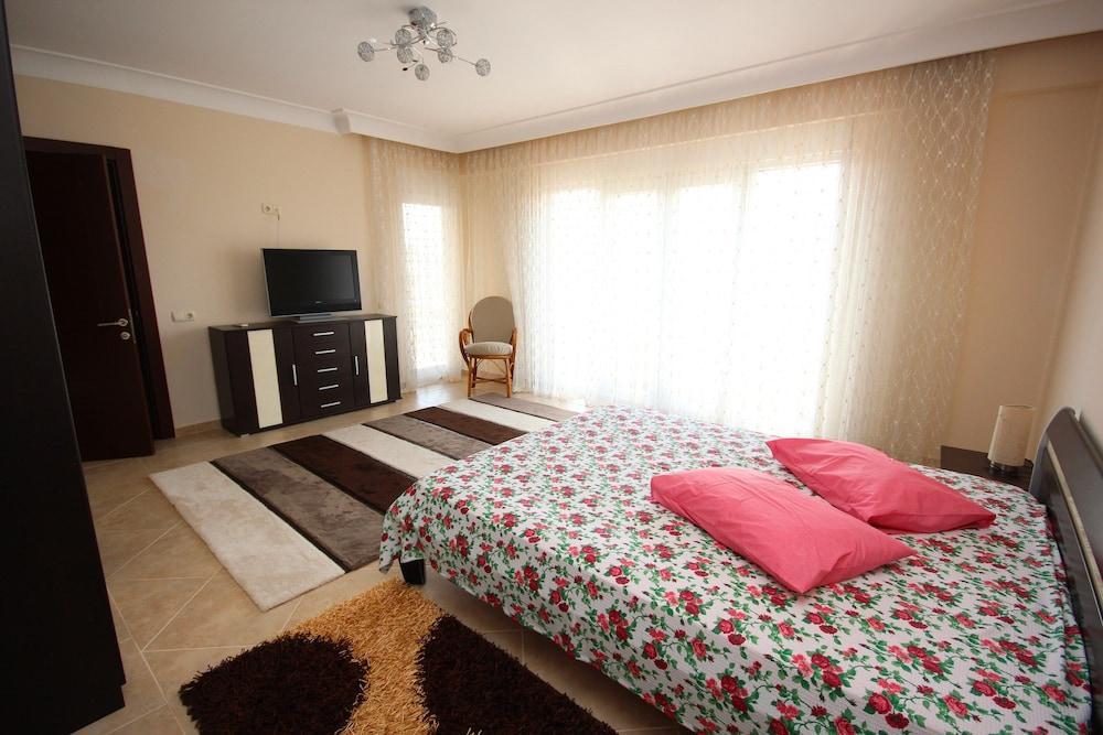 Paradise Town - Villa Royal 2