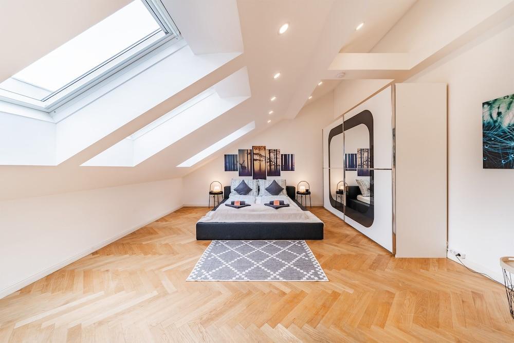 Terrace Apartment Near Danube 1