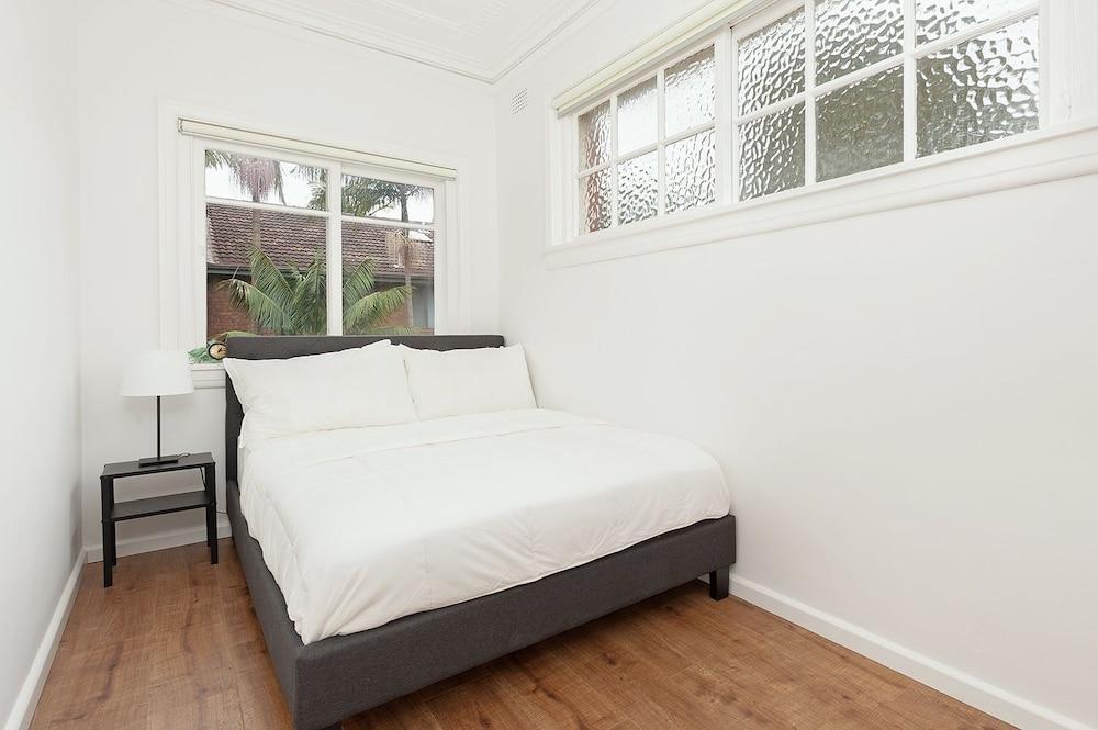 Newly Renovated Apt Close To CBD Unit 2 1