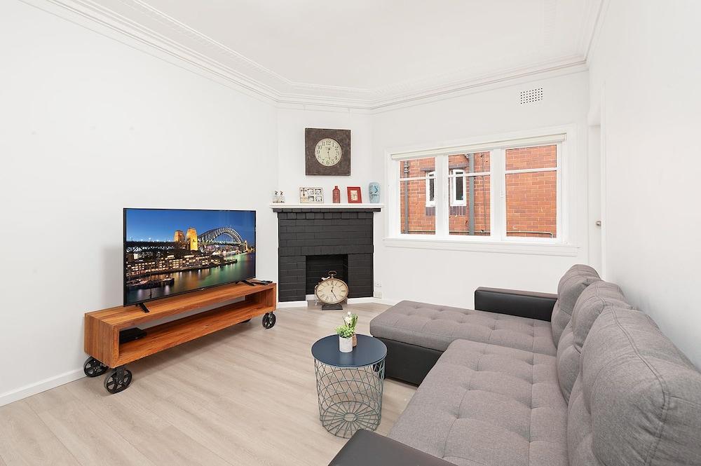 Newly Renovated Apt Close To CBD Unit 1