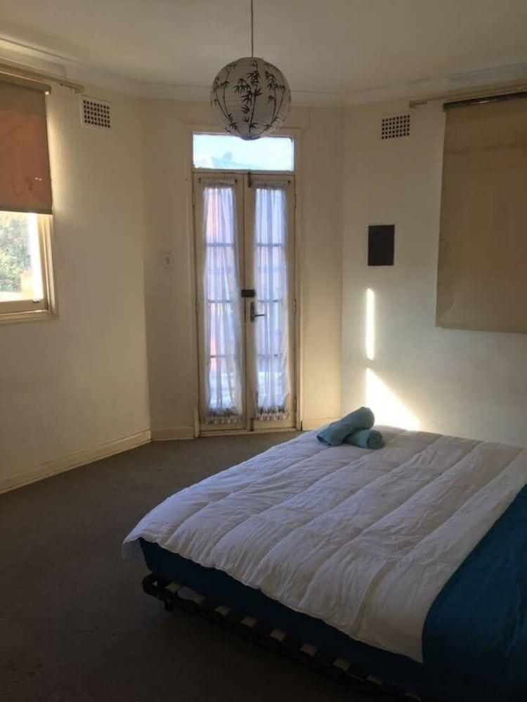 Spacious 3 Bedroom Terrace in Newtown 2