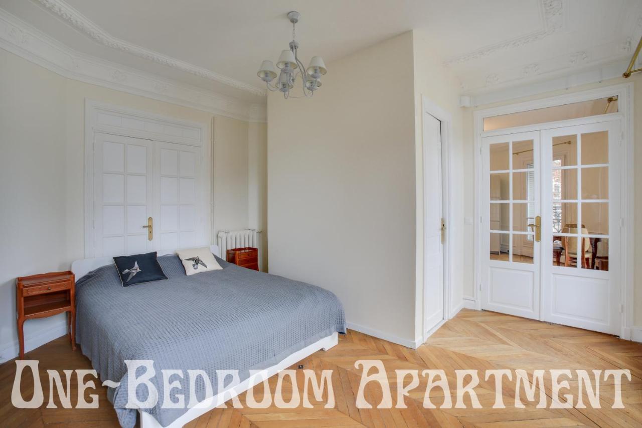 Eiffel Tower View Residence 1