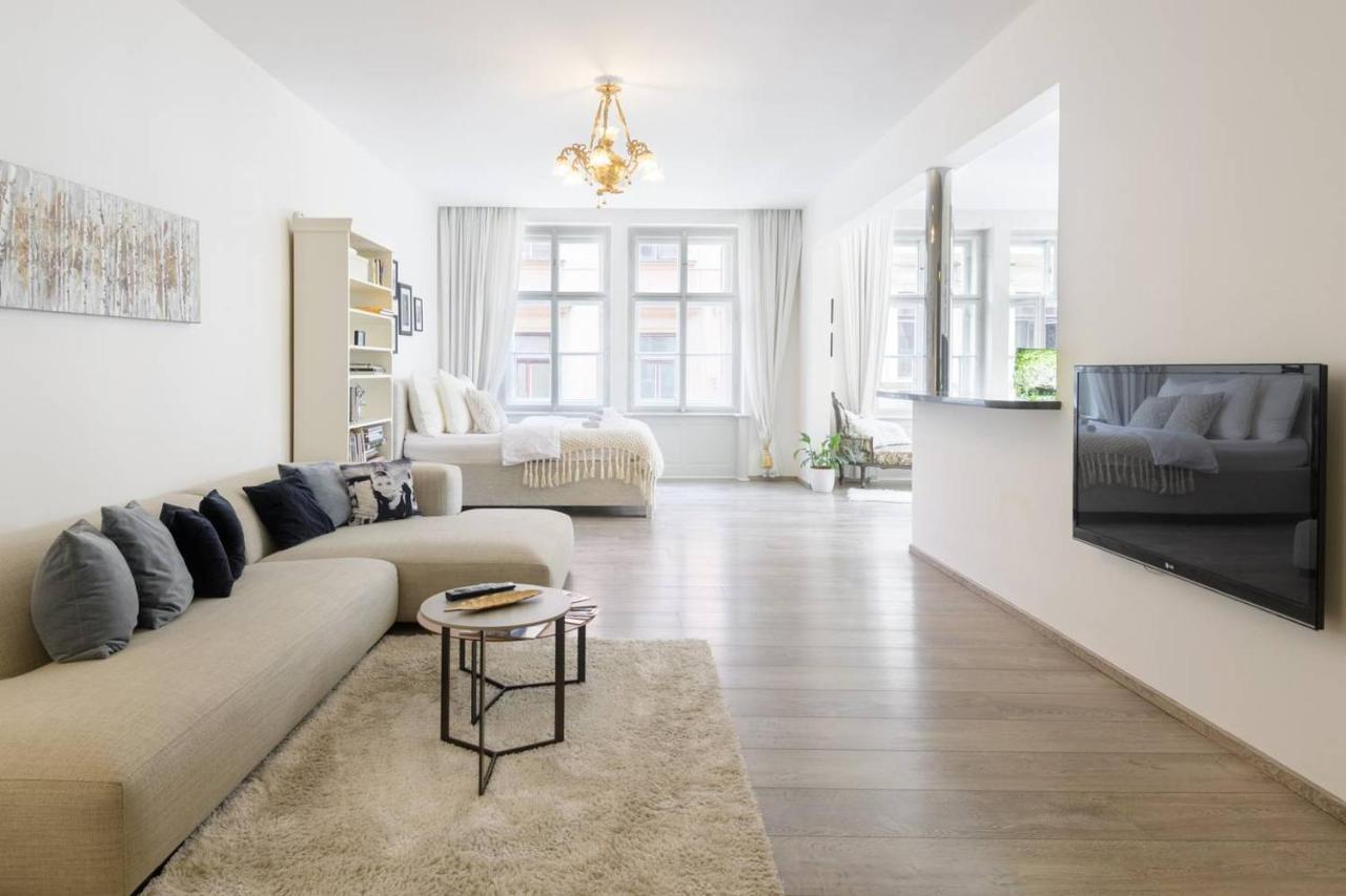 Stylish, Light-Filled Home in the Historic Center 1