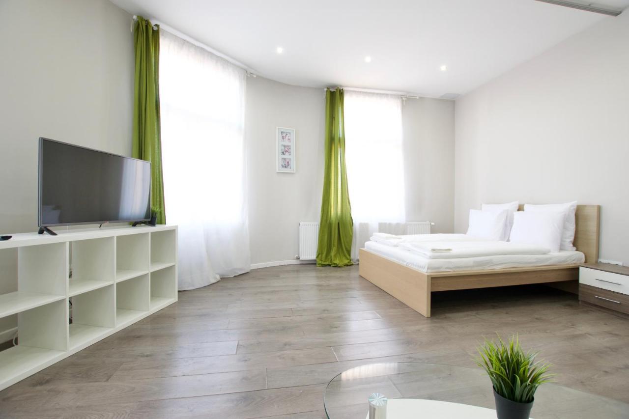 Flatiron Budapest Building - by Hi5 1