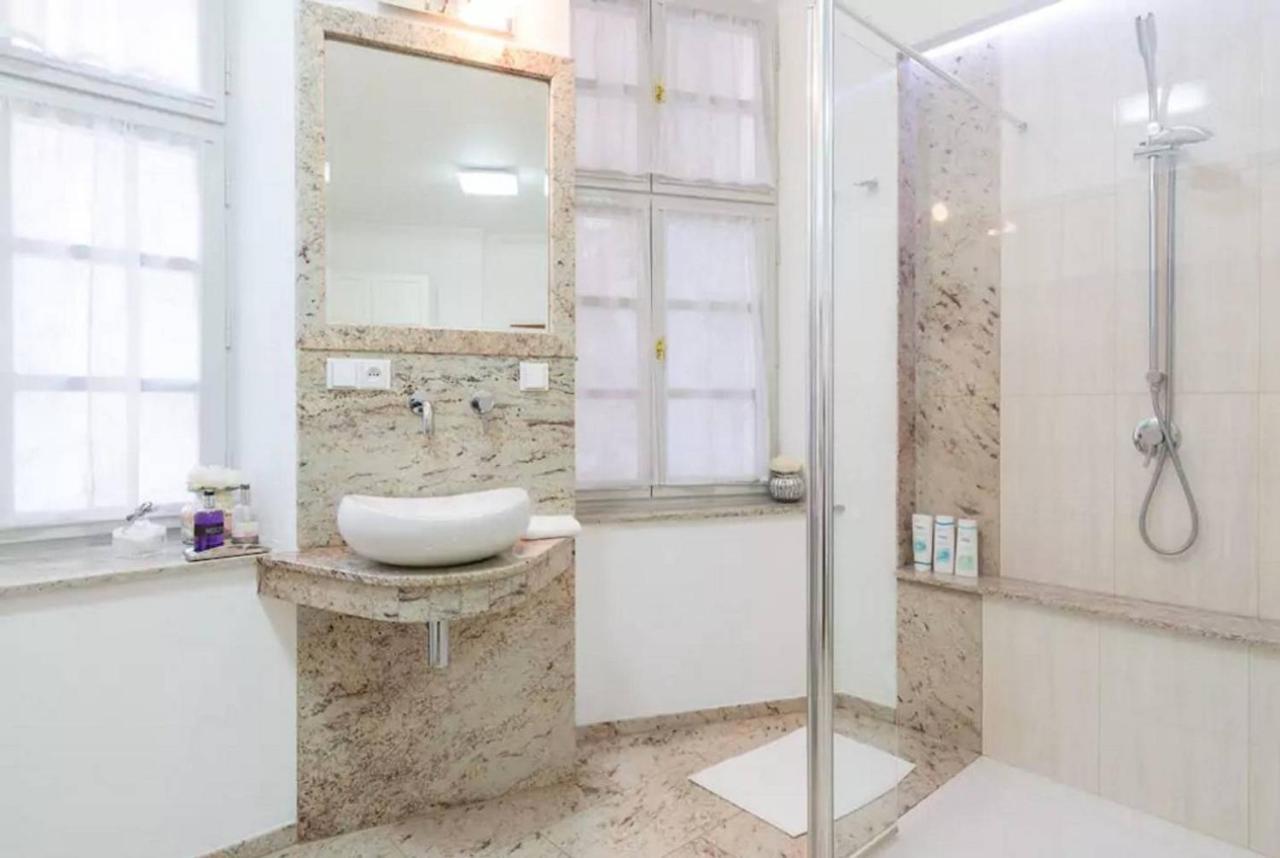 Quiet Apartment in the Heart of Old Town Centre 2