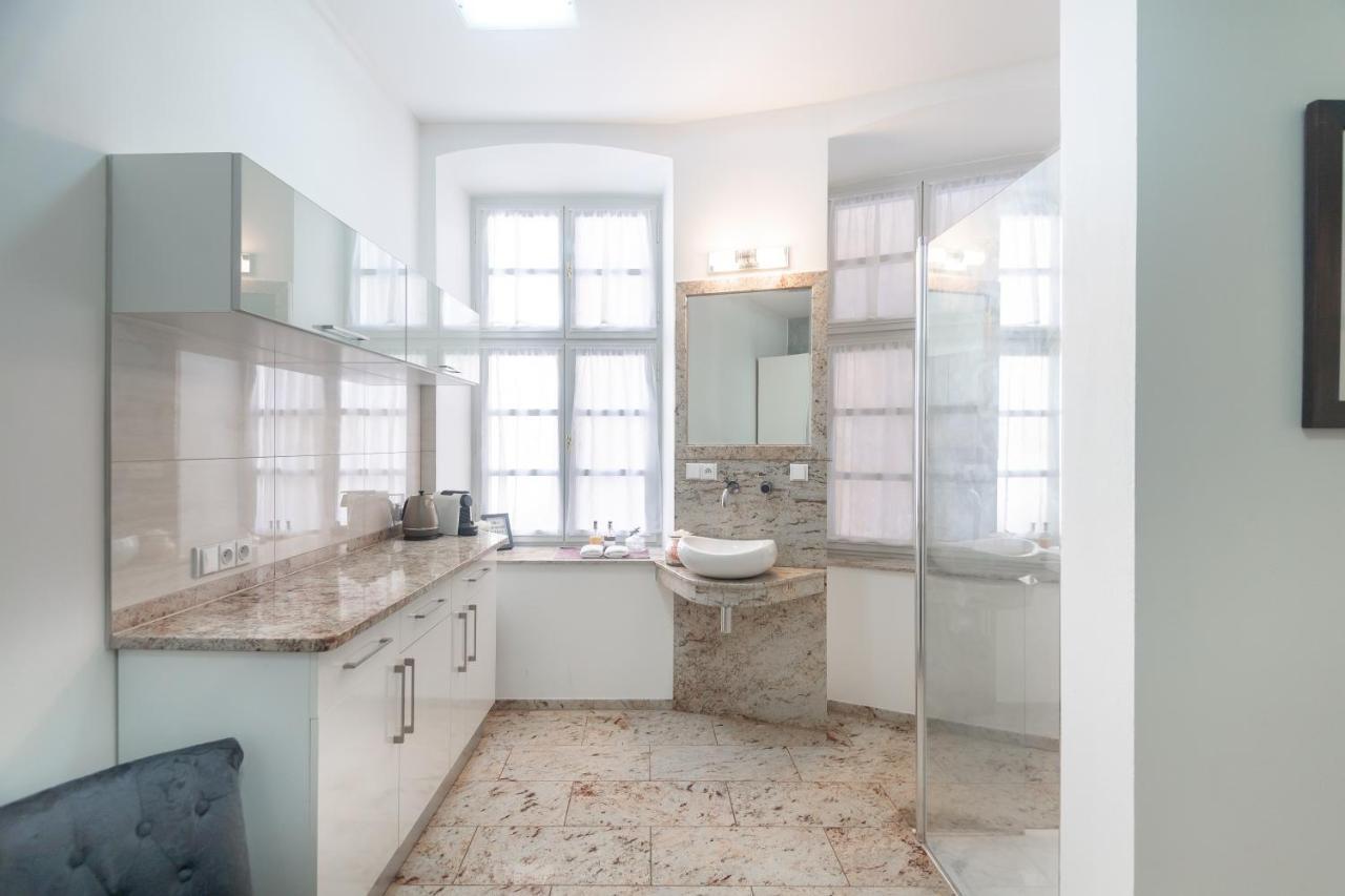 Quiet Apartment in the Heart of Old Town Centre 1