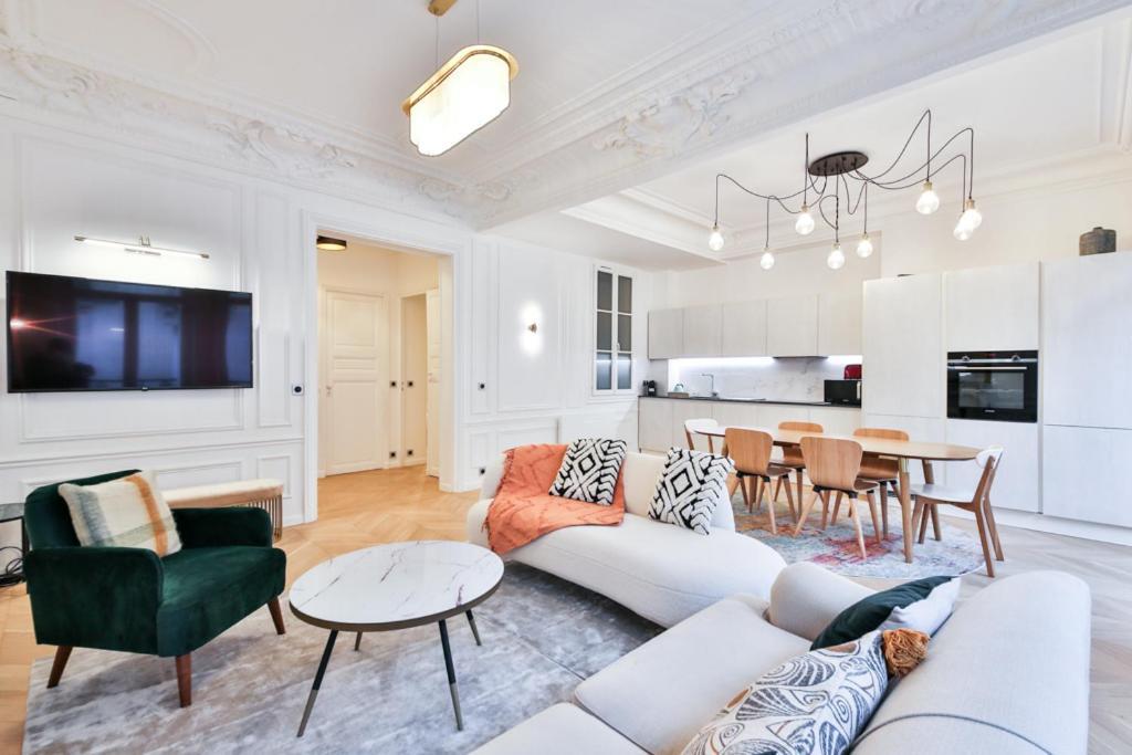 Champs Elysees!Montaigne, New Luxurious 6pers Flat 2