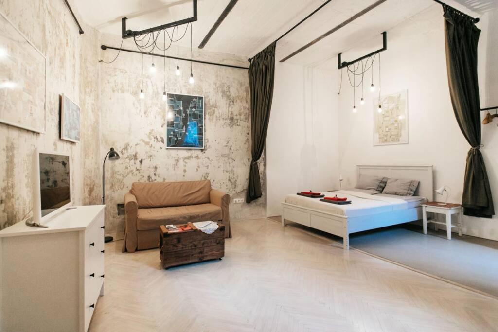 Little Corner at the Historic Jewish District with AC 2