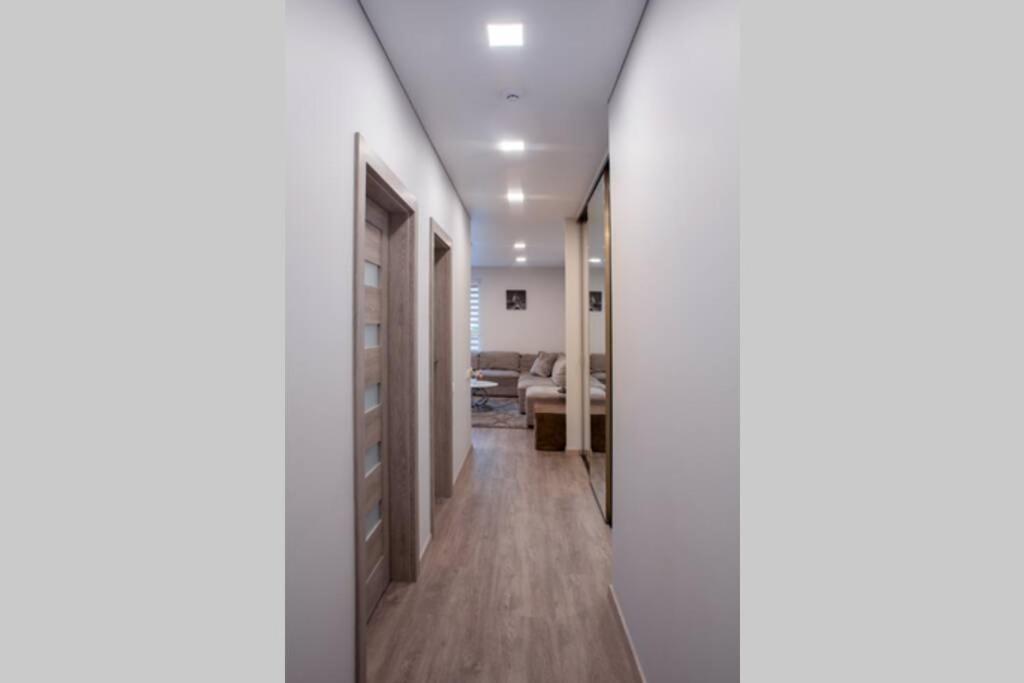 Luxurious Oak Park Apartment by Polo Apartments 1