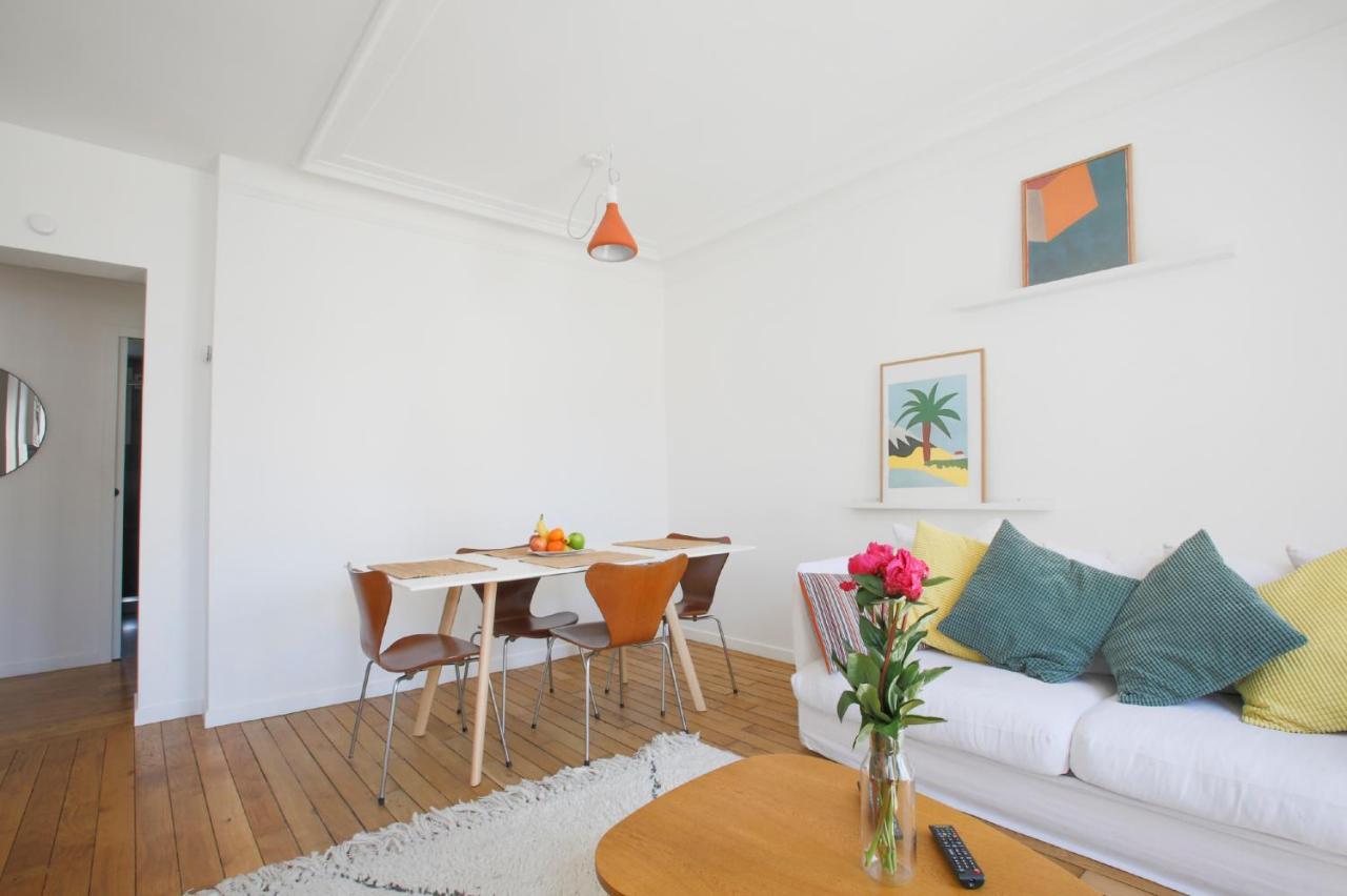 Joie Paris Tour Eiffel - Rue Cler 1