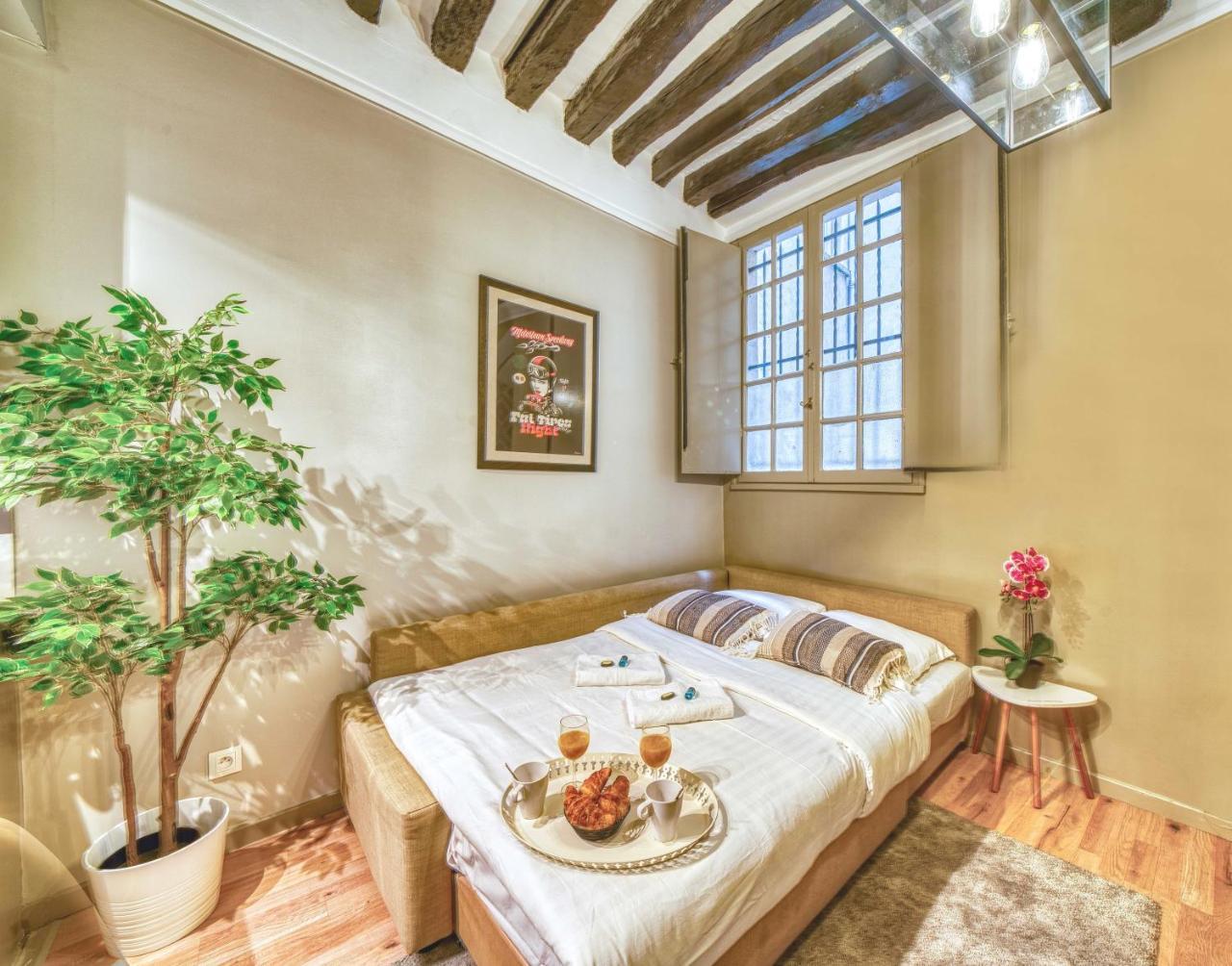 1632 Chic Louvre Apartment 2