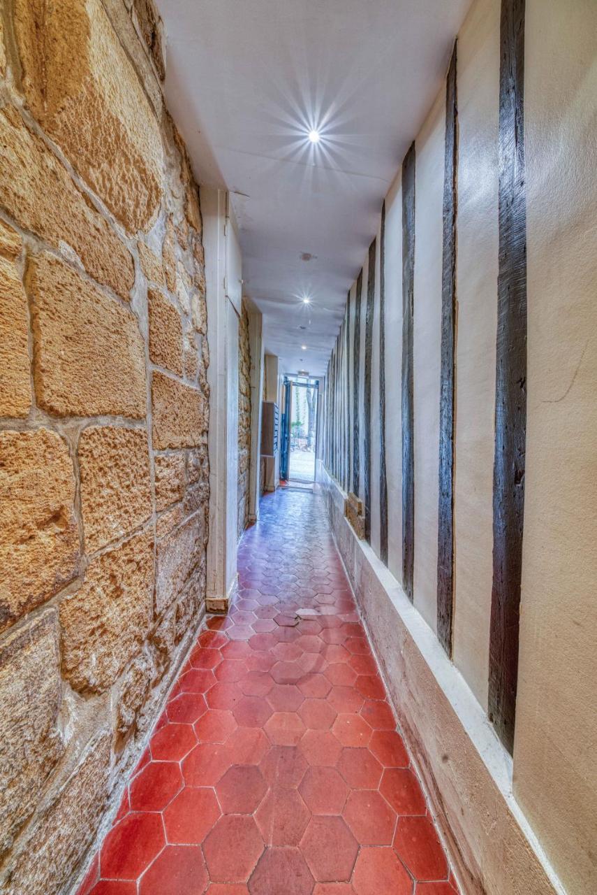 1632 Chic Louvre Apartment 1