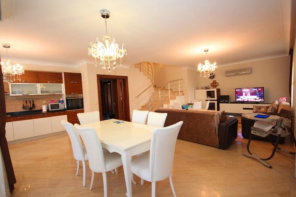 Paradise Town Villa Belle 1