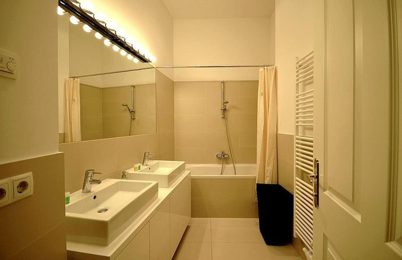 Vienna Residence | Spacious, Tasteful Apartment 3rd District Vienna 1