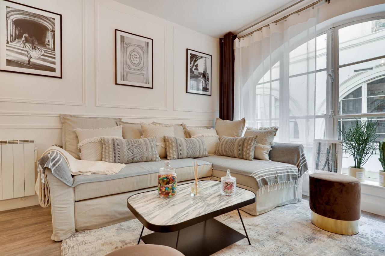 Cmg Next To Louvre Area 2