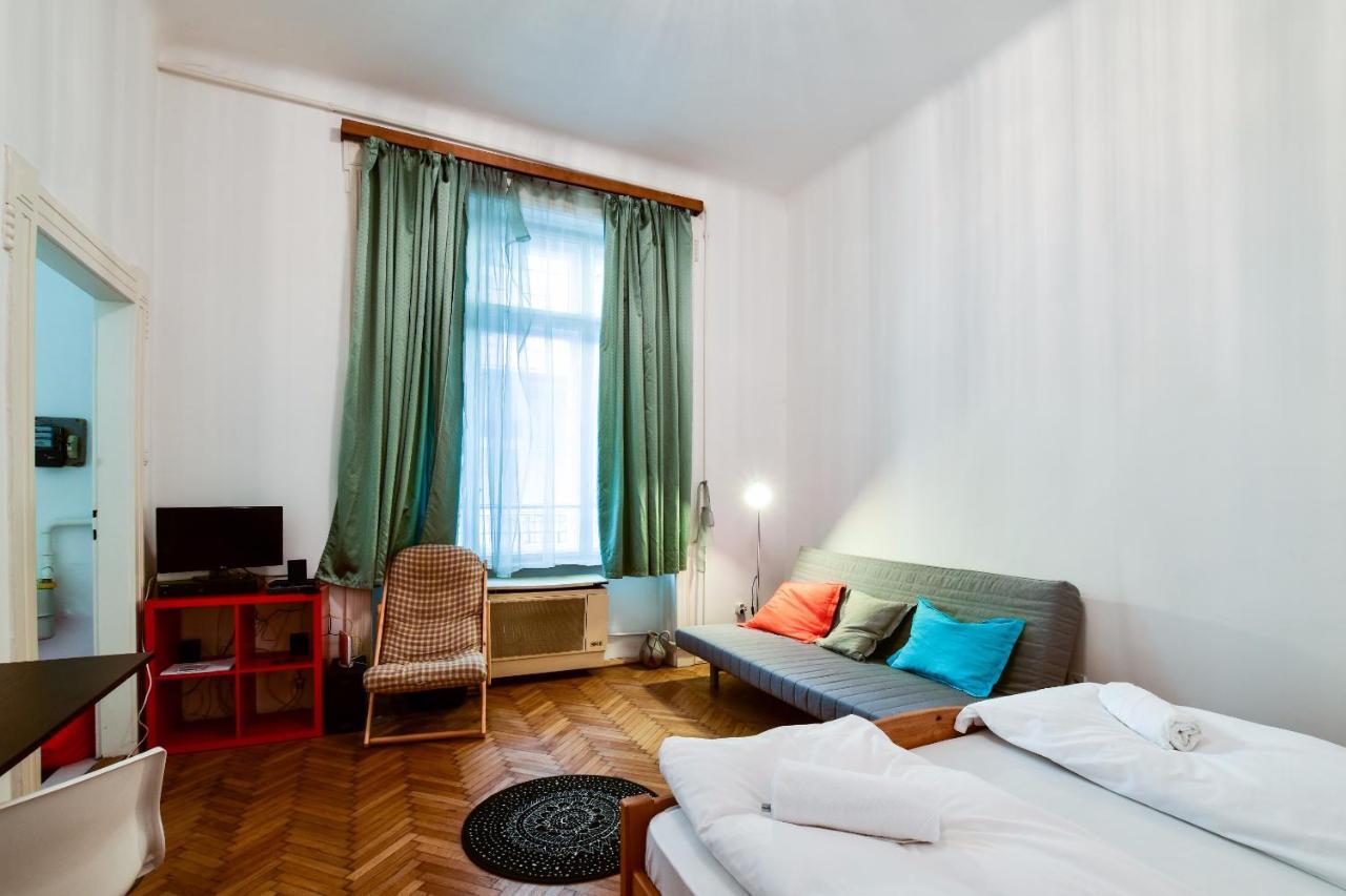 Chess Table - Lovely Home on the Shopping Street