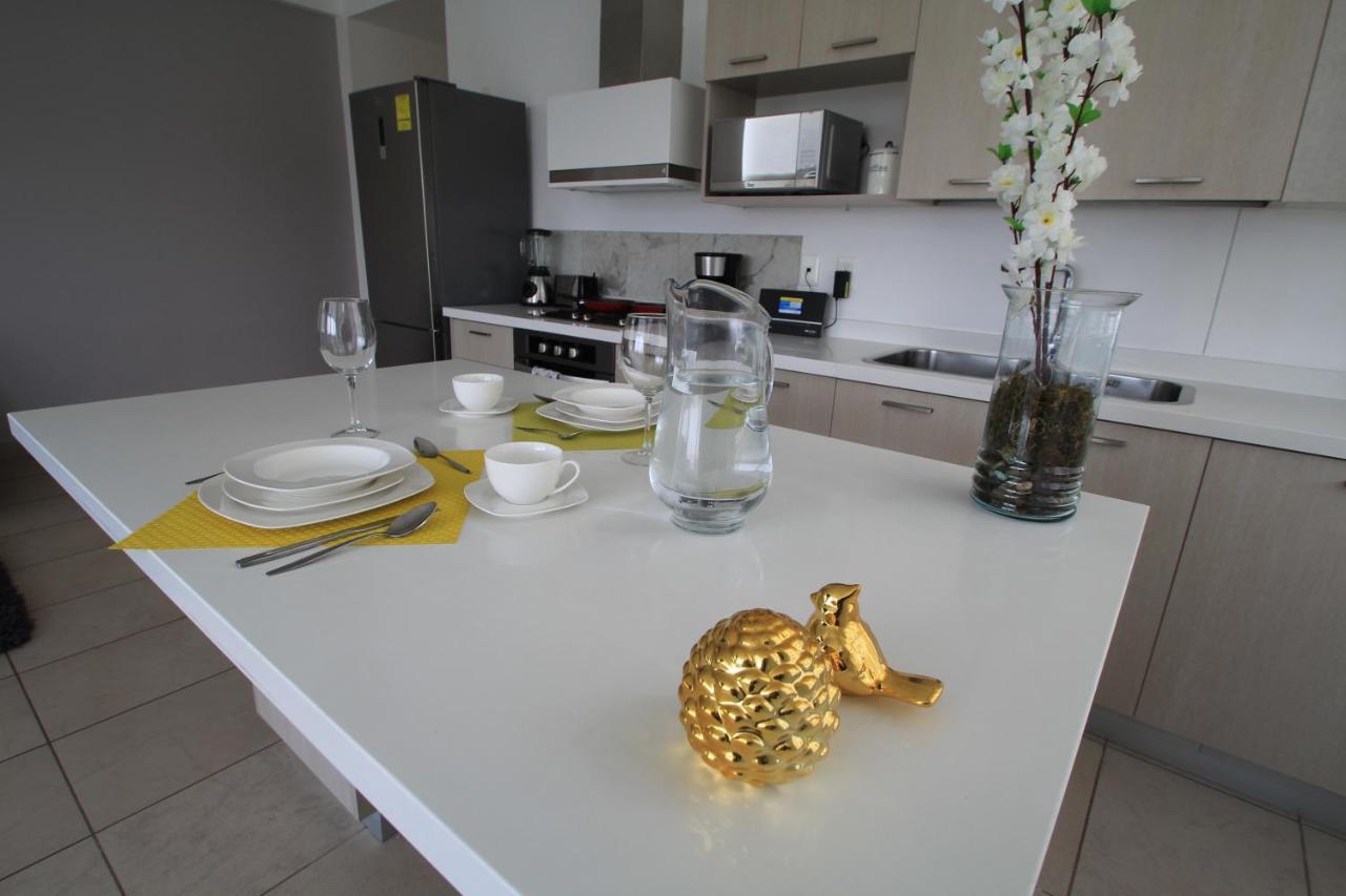 Boutique Apartment Downtown 707 Two Bedrooms 2