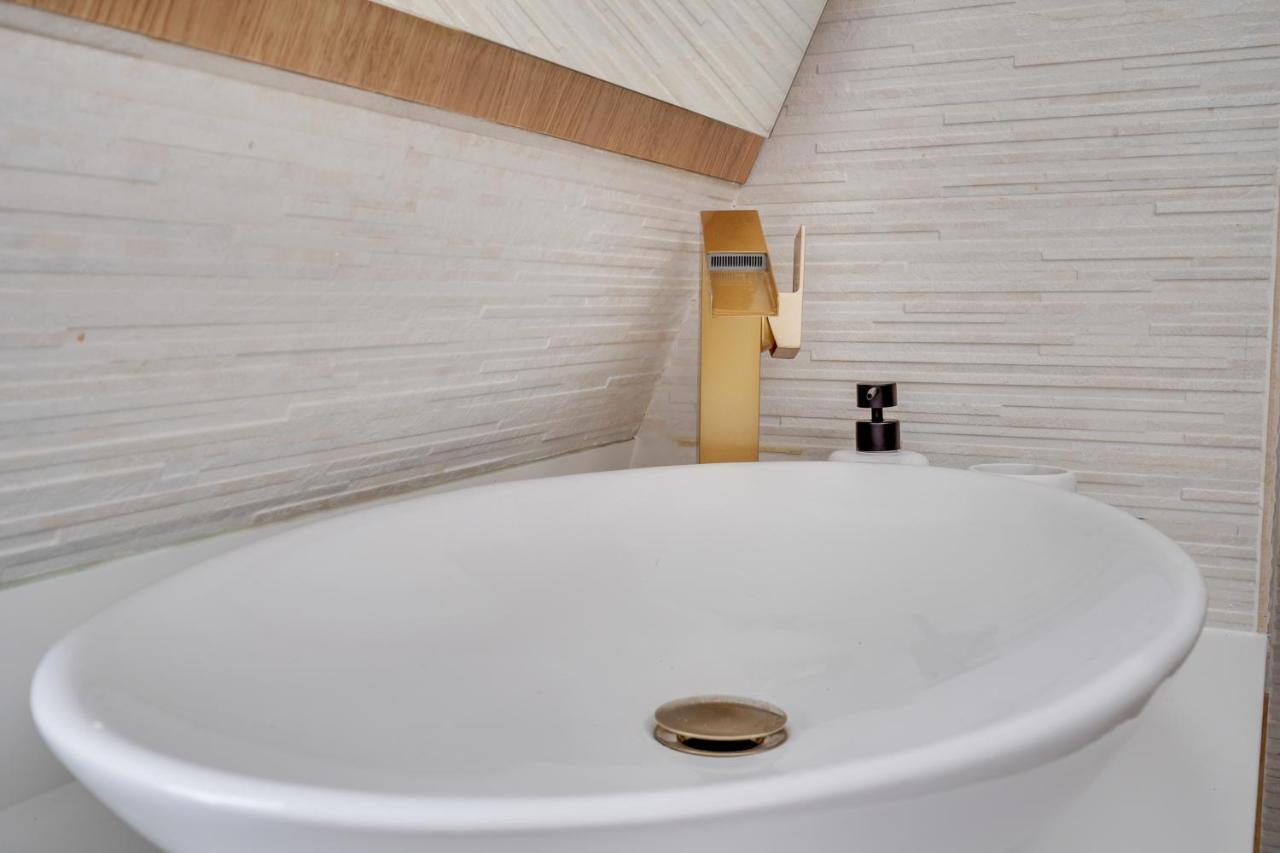 Cmg Next To Louvre - 4 1