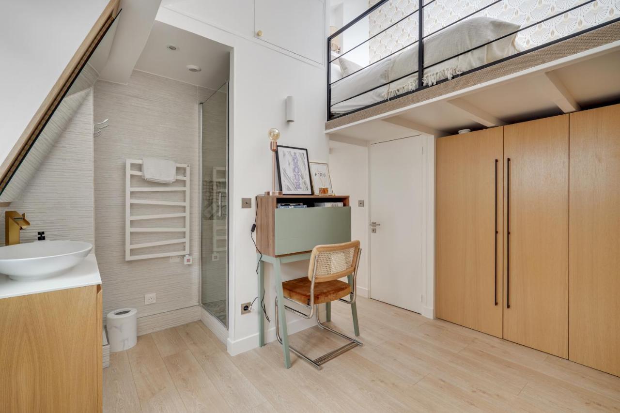 Cmg Next To Louvre - 4 2